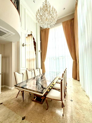 เช่าทาวน์โฮม สีลม สาธร : ให้เช่า ลดาวัลย์ ณ เจ้าพระยา |  บ้านหรู สไตล์ Luxury English 3.5 ชั้น รีโนเวทใหม่ทั้งหลัง บรรยากาศเงียบสงบ ติดริมเจ้าพระยา ใจกลางเมือง