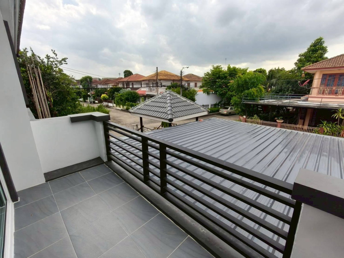 รูป S2926 ขายบ้านเดี่ยว เนเบอร์โฮม วัชรพล สุขาภิบาล 5 รีโนเวทใหม่ (หลังมุม ) - รูปที่ 11/11