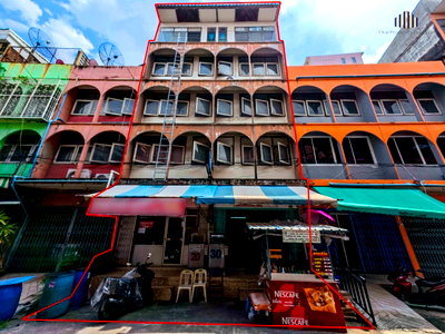 Shophouses for sale Ramkhamhaeng 37 : Commercial building for sale, 2 units, 31 sq wah, on Soi Ramkhamhaeng 37/1. Excellent location, bustling with people