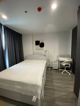 Ideo Chula Samyan【𝐑𝐄𝐍𝐓】🔥Warm lighting and a dark gray room are a perfect match without any additional decorations.🔥  Contact Line ID: @hacondo