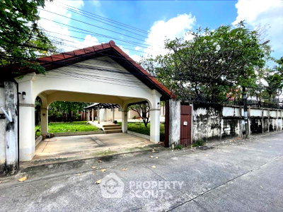 บ้านเดี่ยว ถนนสุขุมวิท : บ้าน 2 ห้องนอน 235 ตร.ม. เลี้ยงสัตว์ได้ ใกล้ BTS บางจาก 40 ม., พระโขนง (ID 1675404)