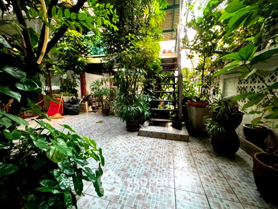 Houses for sale Chang Chui : 3-BR House 204 Sqm Near MRT Sirindhorn (20m), Bang Bamru (ID 1407021)