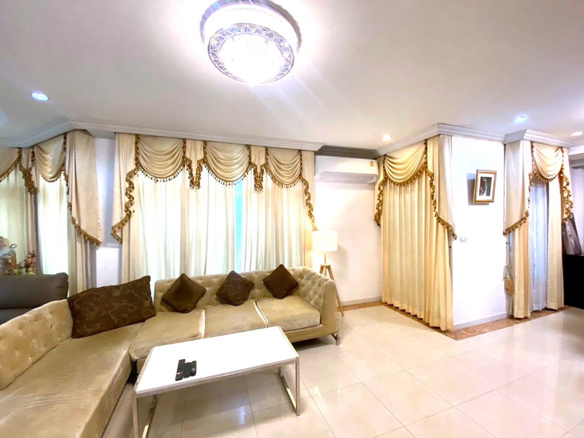 รูป บ้านหรู ถูก สวย!! รวมอยู่ในบ้านหลังนี้ทั้งหมด บ้านเดี่ยวสไตส์ยุโรป หมู่บ้าน ภัสสร 4 รังสิตคลอง 3 - รูปที่ 3/11
