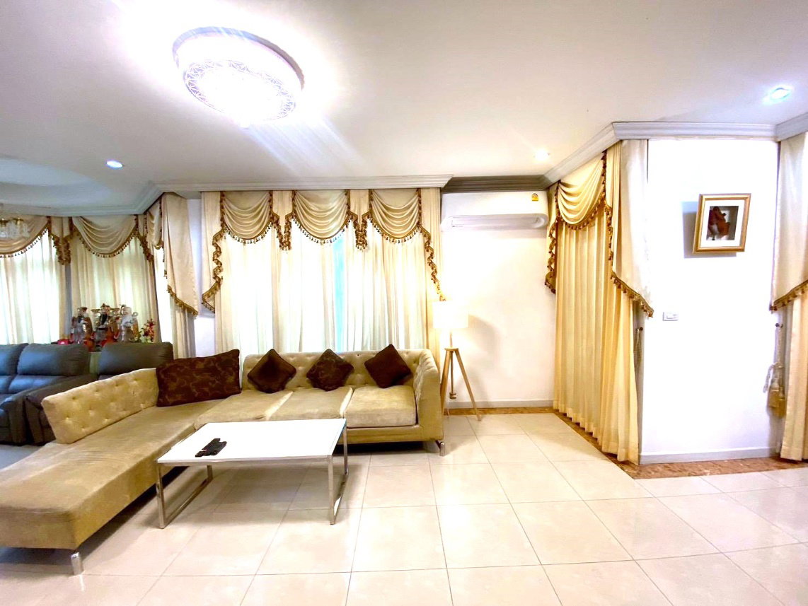 รูป บ้านหรู ถูก สวย!! รวมอยู่ในบ้านหลังนี้ทั้งหมด บ้านเดี่ยวสไตส์ยุโรป หมู่บ้าน ภัสสร 4 รังสิตคลอง 3 - รูปที่ 2/11