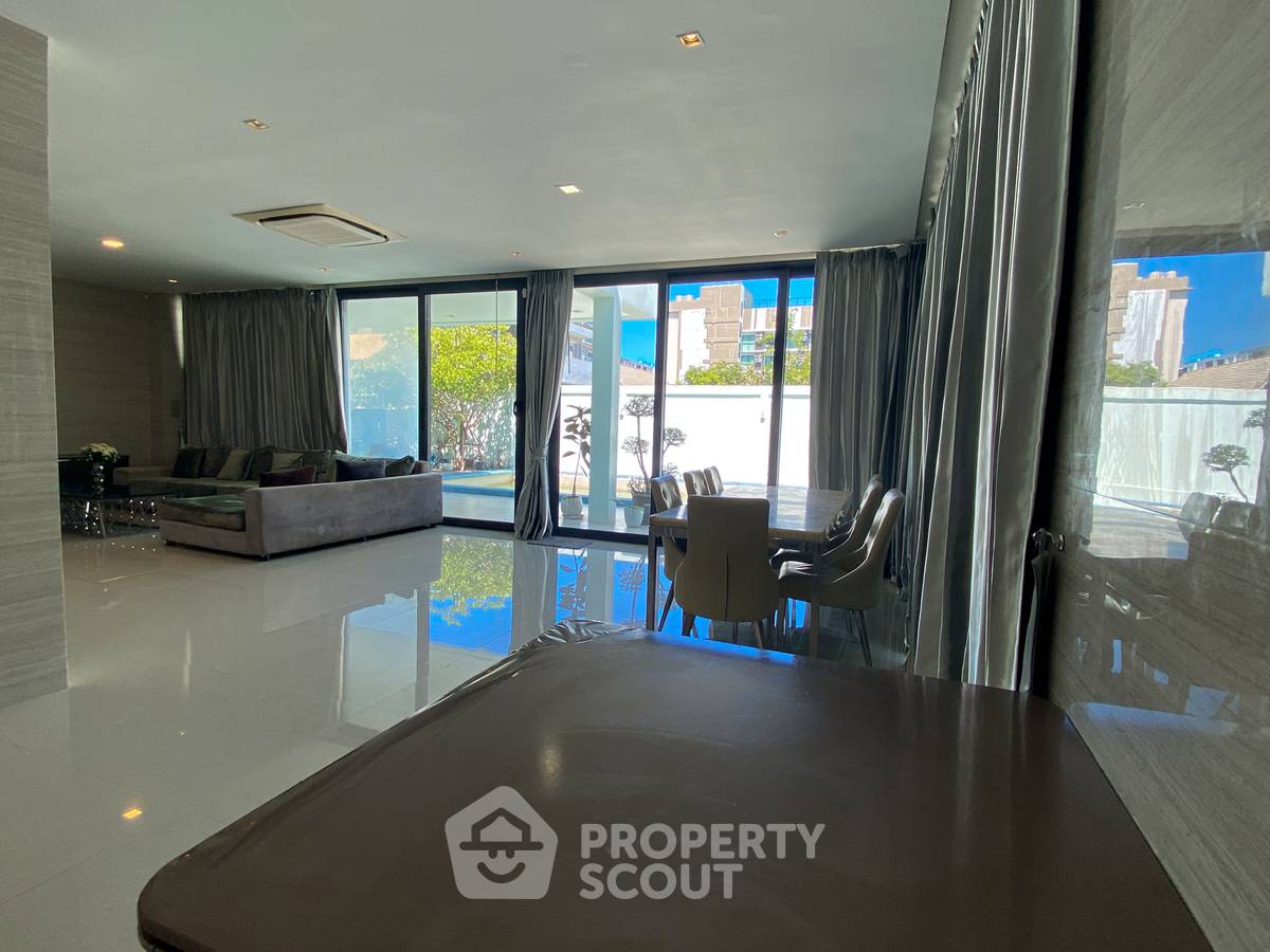 picture 5-Bedroom House For Sale In Phratamnak, Nong Prue, Near Chonburi (ID 2127405) - 12/42