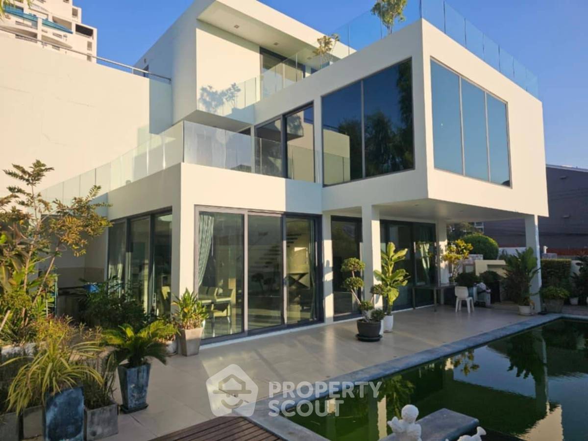 picture 5-Bedroom House For Sale In Phratamnak, Nong Prue, Near Chonburi (ID 2127405) - 1/42