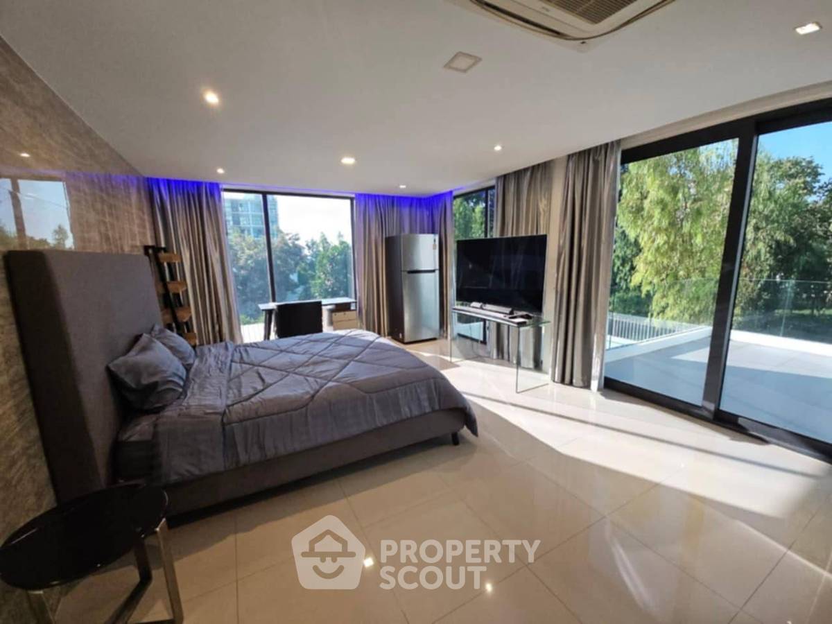 picture 5-Bedroom House For Sale In Phratamnak, Nong Prue, Near Chonburi (ID 2127405) - 3/42