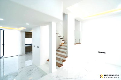 ทาวน์โฮม สวนเบญจกิติ : 🩵 Townhouse Sukhumvit 15 🩵 near BTS asoke