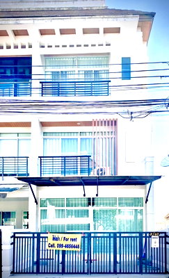 ทาวน์โฮมให้เช่า : บ้านให้เช่า Baan Klang Muang Srinakarin Urbanian พร้อมเข้าอยู่สนใจติดต่อ Line @goodmanpro หรือ โทร 0999029192