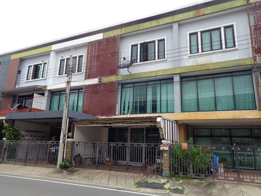 รูป 🚩 ขาย  ทาวน์โฮม 3 ชั้น ซอยนวมินทร์ 74 เหมาะเป็นที่พักอาศัยและประกอบกิจการ  - รูปที่ 2/32