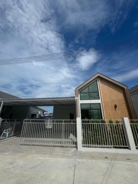 UK06-12 🏡 ให้เช่าบ้านแฝดชั้นเดียว โครงการ 𝗔𝗧𝗢𝗪𝗡 𝗦𝗿𝗶𝗿𝗮𝗰𝗵𝗮 💸 ค่าเช่าเพียง 12,000 บาท/เดือน (ฟรีค่าส่วนกลาง!)