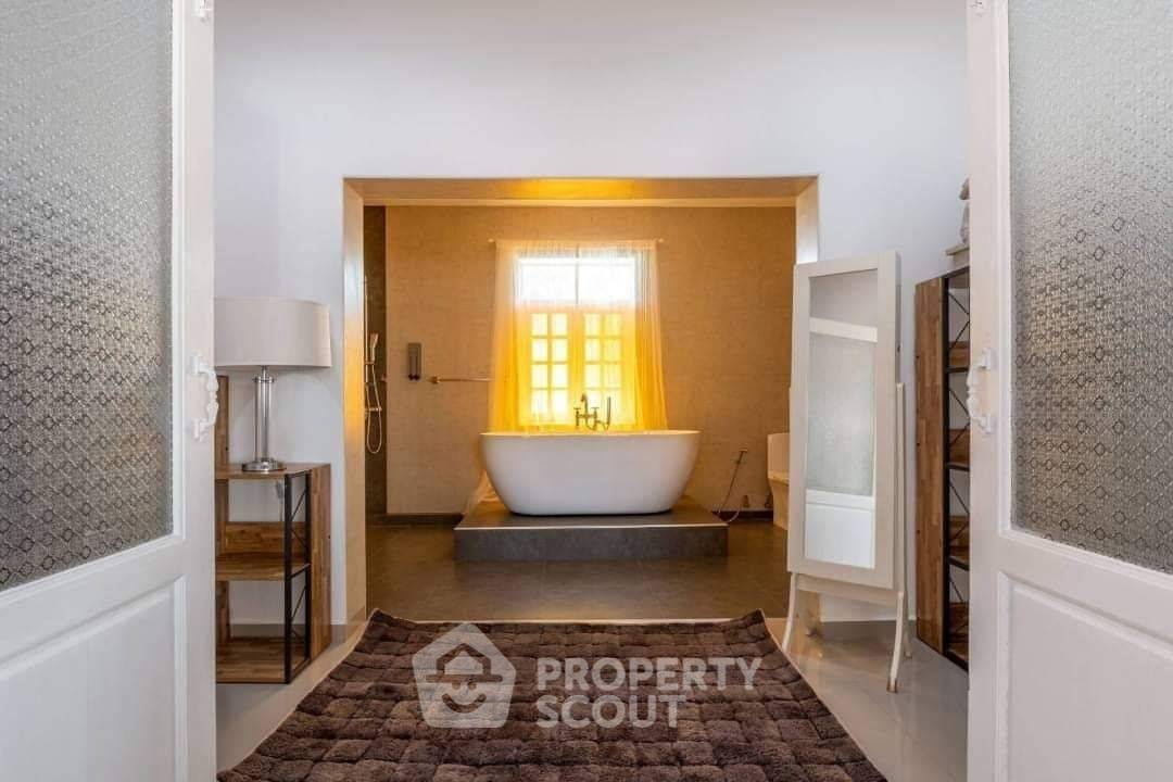 รูป บ้าน 6 ห้องนอน ขนาด 490 ตร.ม. เทมเพิลเลควิลล่า นาจอมเทียน พัทยา (ID 998616) - รูปที่ 11/12