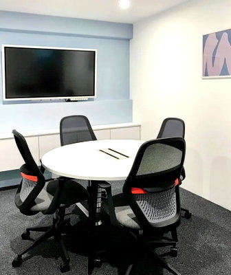 Office for rent : Office for rent, Thiw Hong Building, Silom, in the heart of the business district, able to accommodate a large number of employees