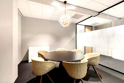 Office for rent : Serviced office for rent in the city center, located in the Ratchathewi area. Fully equipped with office furniture professional working environment.