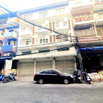 เช่ากิจการ เขตดินแดง : รถไฟฟ้า ทางด่วนหลัก 2 สาย สถานีรถไฟฟ้า MRT พระราม9 80ม. Central Rama 9 90 ม. ให้เช่าอาคารพาณิชย์ 3 คูหา 69ตร.ว. 4 ชั้น 3 คัน 1056ตรม.