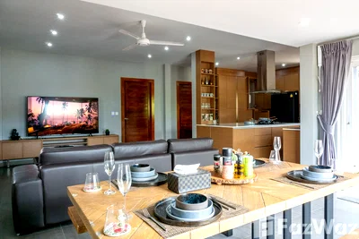 Houses for sale Wiset Road Phuket : 4 Bedroom House for sale in Rawai, Phuket  2013598