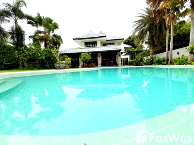 Houses for sale Hua Hin Bus Station : Rare 5-Bedroom Villa Near Hua Hin Town with Mountain Views 5645340