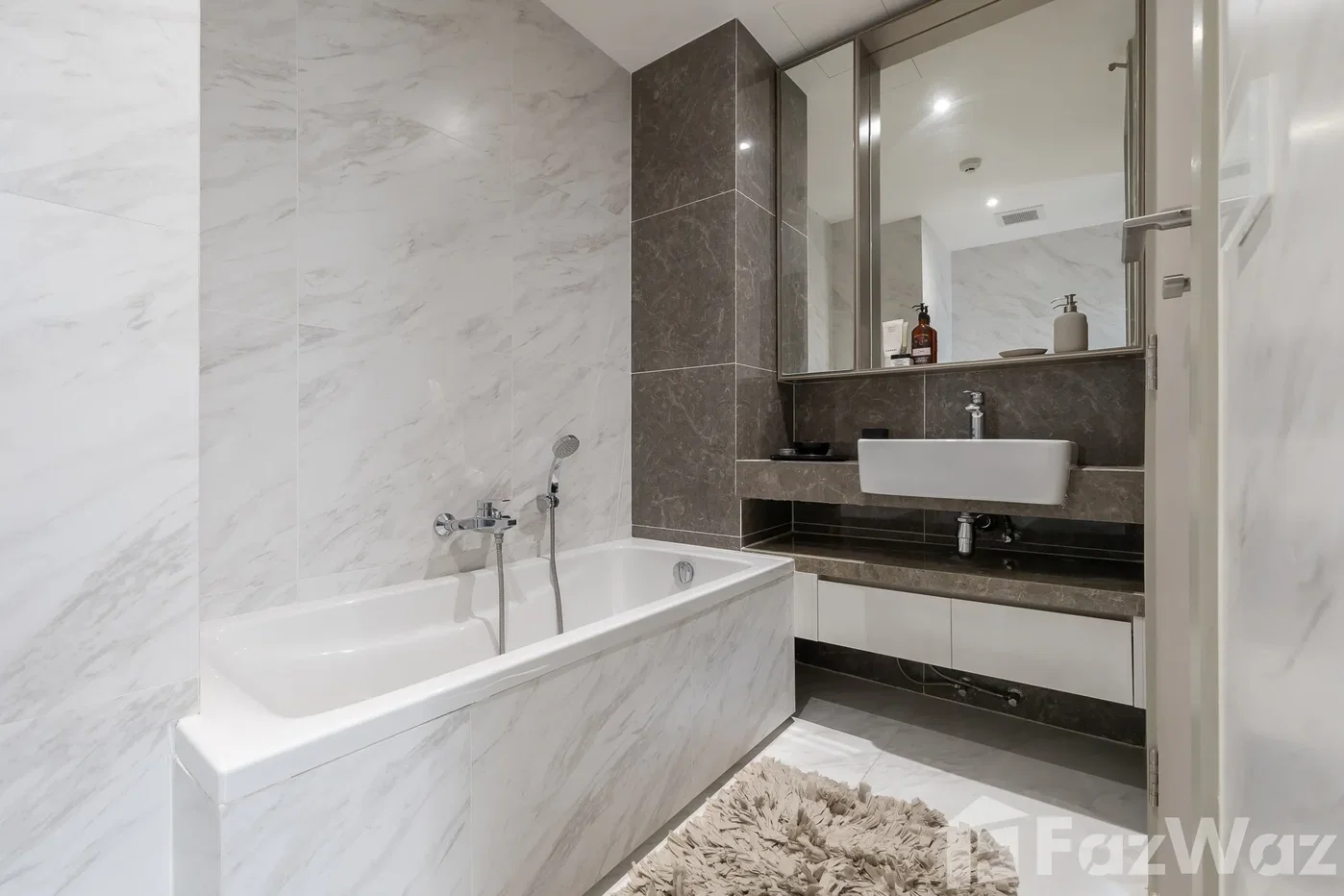 picture Bright 2 bd, 2 bathroom apartment close to metro. 1935645 - 20/33