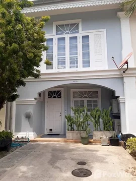 Modern, Fully Renovated Marina Townhouse For Sale / Rent 5363239