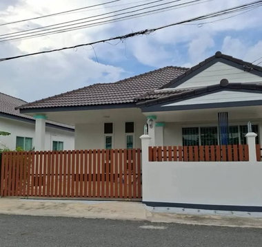 บ้านเดี่ยวทำเลดีสัตหีบ ราคาถูก ตรงข้ามสนามกีฬาราชนาวี 