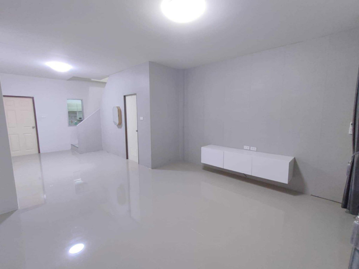 รูป UK07-013📣📣 #ขายบ้านทาวน์โฮม 2ชั้น 🔥ต่อเติมหลังบ้านพร้อมบิ้วครัว - รูปที่ 4/16