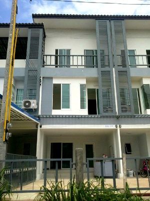 Shophouses for sale Kasetsart University Si Racha Campus : SHOP HOUSE 11.6 Sq.w. Si Racha Chonburi for 950,000