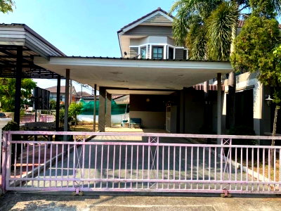เช่าบ้านเดี่ยว ชลบุรี : ให้เช่าบ้านเดี่ยว 2 ชั้น โครงการ บ้านธารดารา  สุรศักดิ์ ศรีราชา ชลบุรี 