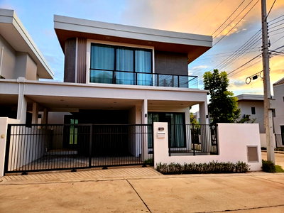 เช่าบ้านเดี่ยว ชลบุรี : UK06-060 🏡 บ้านให้เช่าหลังมุม – มณีรินทร์ปาร์ค ข้าวหลาม 💵 ราคาเช่า: 25,000 บาท / เดือน