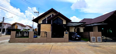 เช่าบ้านเดี่ยว ชลบุรี : UK06-055 🏡 บ้านเดี่ยวหลังริม หมู่บ้านแสนมณี เนเจอร์ 17  🧡 ปล่อยเช่า 14,000 บาท/เดือน — พร้อมเข้าอยู่ 1 ต.ค. 2568