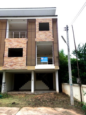 อาคารพาณิชย์ วิทยาลัยพยาบาลบรมราชชนนี ขอนแก่น : อาคารพาณิชย์ 20.9 ตร.วา อำเภอเมืองขอนแก่น จังหวัดขอนแก่น 950,000