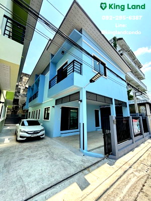 เช่าบ้านแฝด รามอินทรา 103/2 : #ให้เช่าบ้านแฝดแบ่งเช่า 1 หลัง เนื้อที่หลังละ25ตรว. #จดบริษัทได้ อยู่อาศัยหรือทำออฟฟิศมี 2ห้องนอน​ 2ห้องนอน พื้นที่ 122ตรม เช่า 14,000