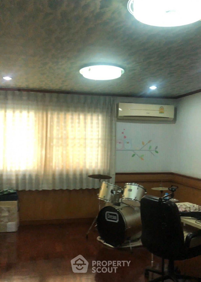 รูป บ้าน 6 ห้องนอน เพื่อขาย โครงการในเจริญนคร คลองสาน ใกล้ BTS กรุงธนบุรี (ID 1353162) - รูปที่ 9/10