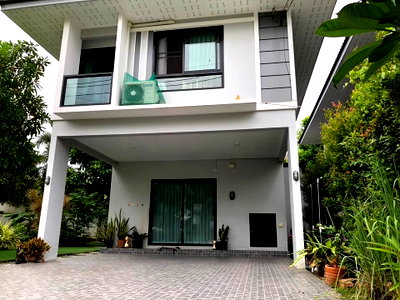 เช่าบ้านเดี่ยว ชลบุรี : UK06-064 ปล่อยเช่า🏡บ้านเดี่ยว 2 หลังรั้วเดียวกัน หมู่บ้านมณีรินทร์ไพรเวซี่  หน้า-หลังไม่ชนบ้านเพื่อนบ้าน เช่า🏡สองหลัง 80,000 บาท 