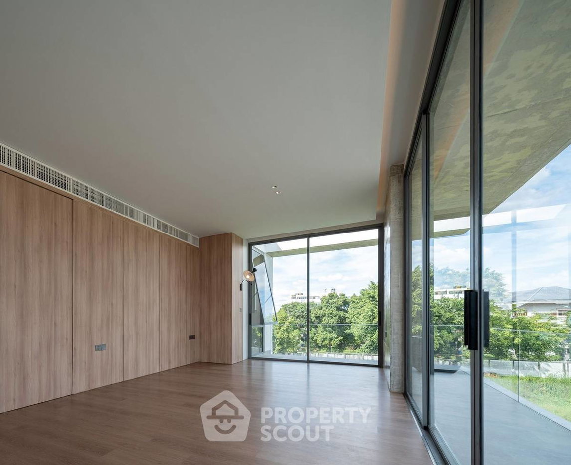 picture 4-BR House For Sale Sukhumvit, Khlong Tan Nuea Near ARL Ramkhamhaeng (ID 2094573) - 10/19