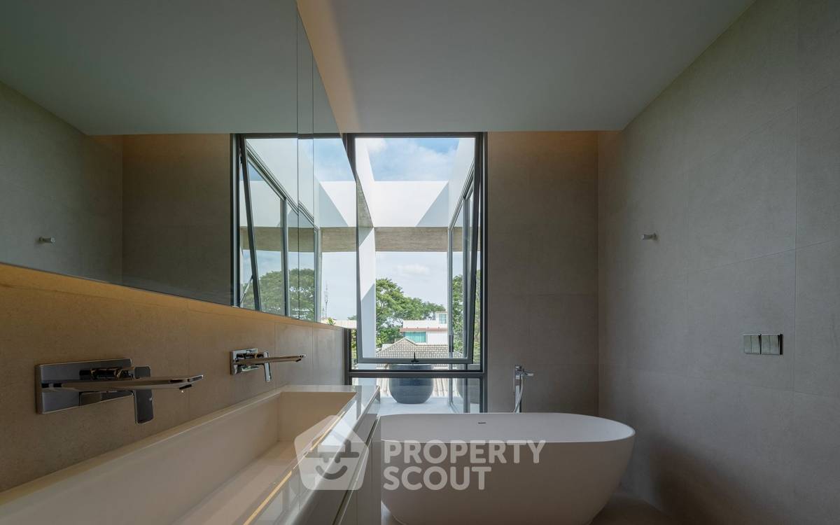 picture 4-BR House For Sale Sukhumvit, Khlong Tan Nuea Near ARL Ramkhamhaeng (ID 2094573) - 19/19
