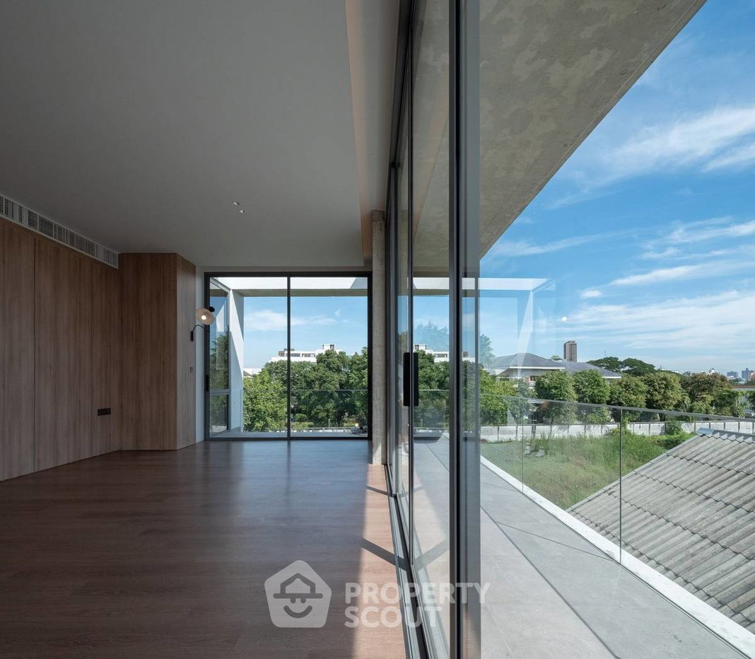 picture 4-BR House For Sale Sukhumvit, Khlong Tan Nuea Near ARL Ramkhamhaeng (ID 2094573) - 16/19