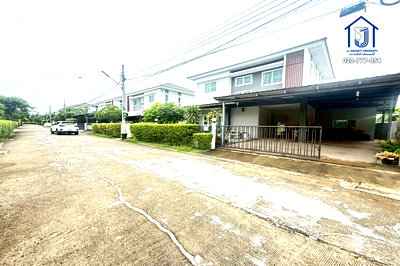 ขายบ้านเดี่ยว : ขายบ้านเดี่ยว 2 ชั้น เดอะ ลิฟวิ่ง 3 ถนนบ้านกล้วย-ไทรน้อย ซอยวัดลาดปลาดุ ใกล้ MRT สายสีม่วง สถานีคลองบางไผ่