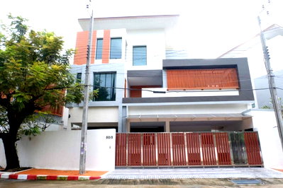 บ้านเดี่ยว ถนนสุขุมวิท : ขายบ้านเดี่ยวบางนา หมู่บ้านกฤษดานคร บางนา กม.6 ใกล้เมกะบางนา พร้อมสระว่ายน้ำ มีชั้นใต้ดิน หมู่บ้านติดถนนบางนาตราด ใกล้สนามบินสุวรรณภูมิ 087-9074045