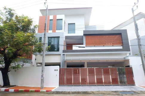 ขายบ้านเดี่ยวบางนา หมู่บ้านกฤษดานคร บางนา กม.6 ใกล้เมกะบางนา พร้อมสระว่ายน้ำ มีชั้นใต้ดิน หมู่บ้านติดถนนบางนาตราด ใกล้สนามบินสุวรรณภูมิ 087-9074045