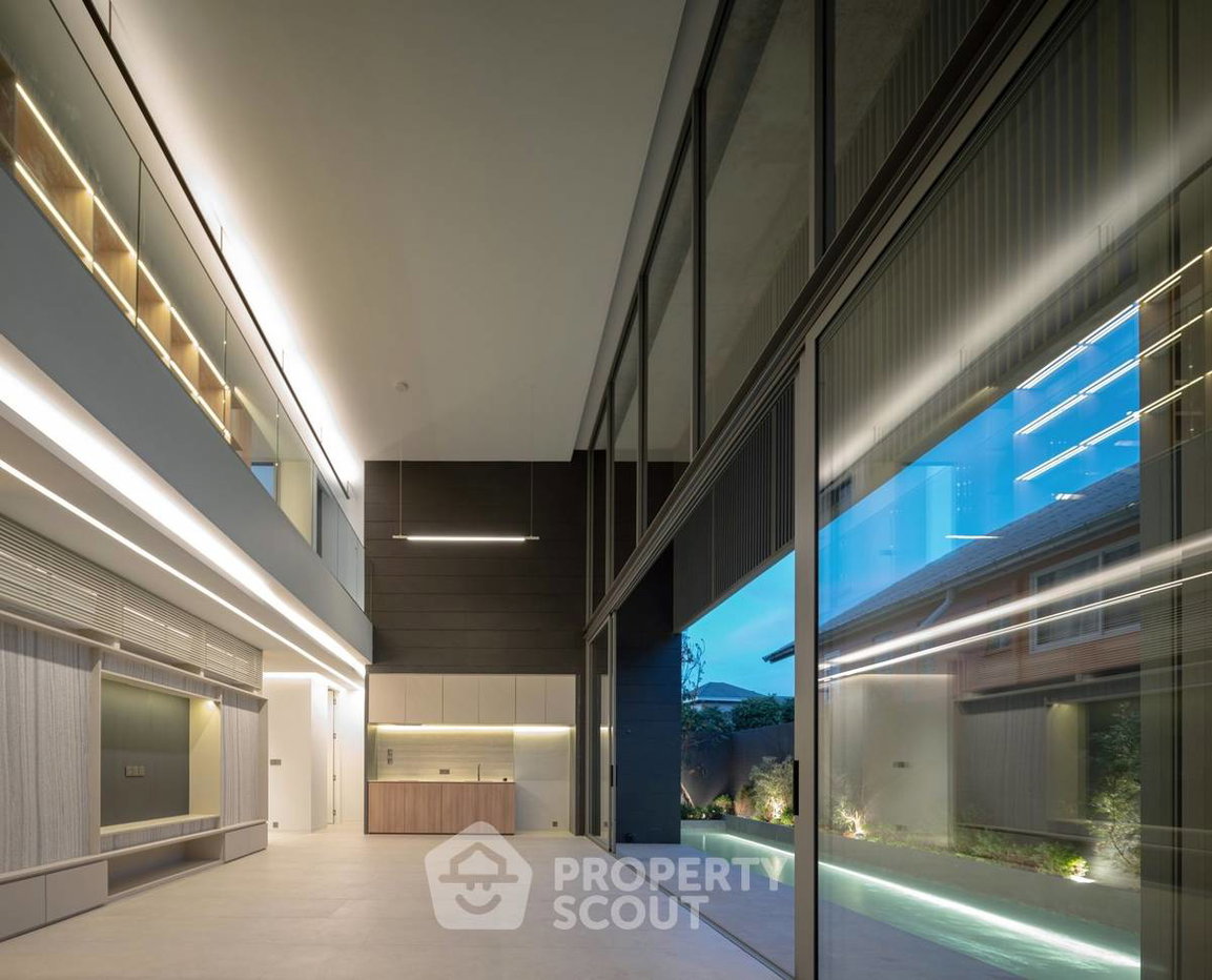 picture 4-BR House For Sale Sukhumvit, Khlong Tan Nuea Near ARL Ramkhamhaeng (ID 2094573) - 5/19