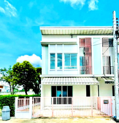 Townhouses for sale : 3-BR Townhouse 170 Sqm For Sale In Pleno Ramintra–Wongwaen (ID 1735569)