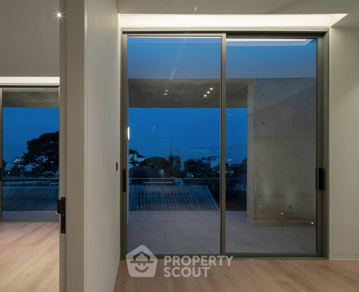 picture 4-BR House For Sale Sukhumvit, Khlong Tan Nuea Near ARL Ramkhamhaeng (ID 2094573) - 14/19
