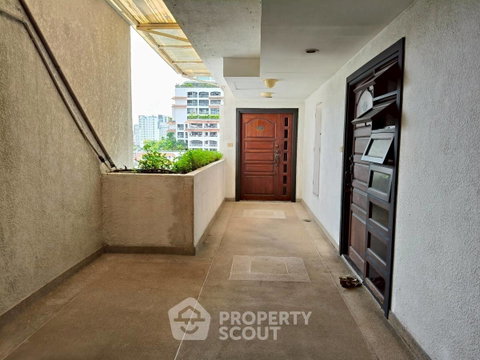 คอนโด 2 ห้องนอน 132 ตร.ม. ขายที่ ศุภาลัย เพลส สุขุมวิท 39 ใกล้ BTS พร้อมพงษ์ (ID 2257778)