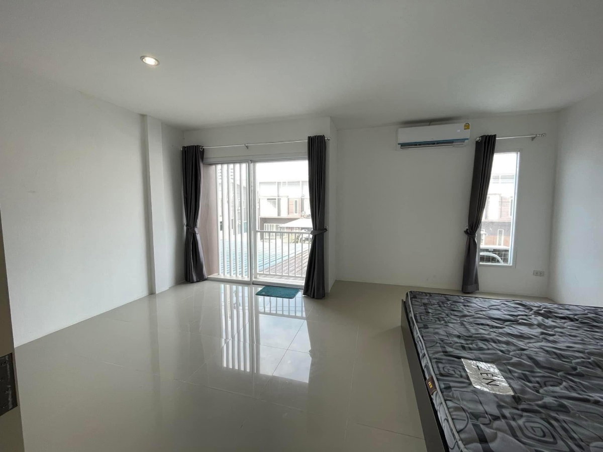 รูป UK06-072 🏡 ให้เช่า บ้านสุดหรู The Icon ศรีราชา 💰 ราคาเช่า: - 10,000 บาท/เดือน (น้ำไฟหลวง)  - รูปที่ 3/16