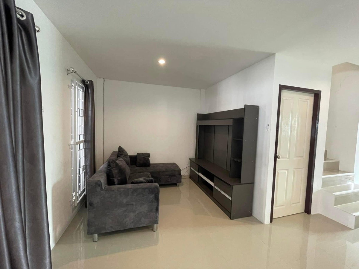 รูป UK06-072 🏡 ให้เช่า บ้านสุดหรู The Icon ศรีราชา 💰 ราคาเช่า: - 10,000 บาท/เดือน (น้ำไฟหลวง)  - รูปที่ 4/16