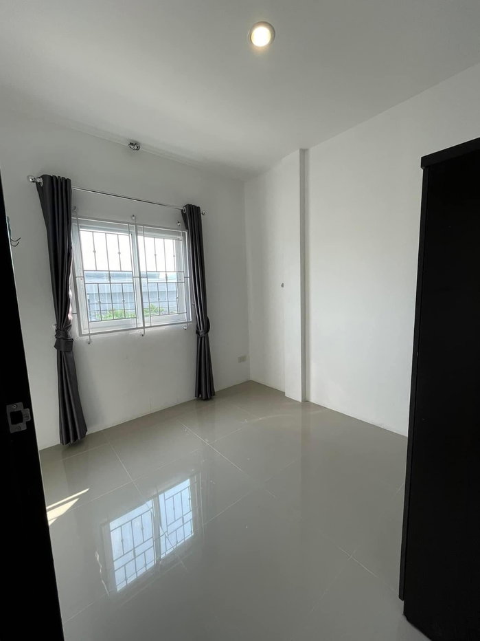 รูป UK06-072 🏡 ให้เช่า บ้านสุดหรู The Icon ศรีราชา 💰 ราคาเช่า: - 10,000 บาท/เดือน (น้ำไฟหลวง)  - รูปที่ 10/16