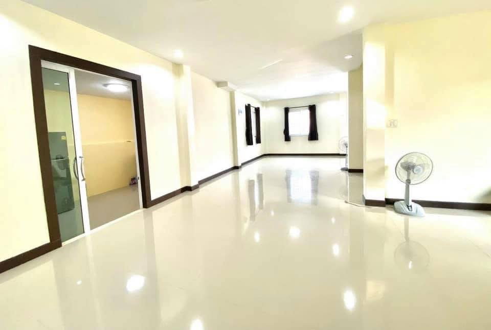 รูป UK06-071 🏡 เช่าบ้านเดี่ยว 3 ห้องนอน 2 ห้องน้ำ – ซอยซากค้อ-หนองขาม 5 💰 ค่าเช่า 20,000 บาท - รูปที่ 11/12