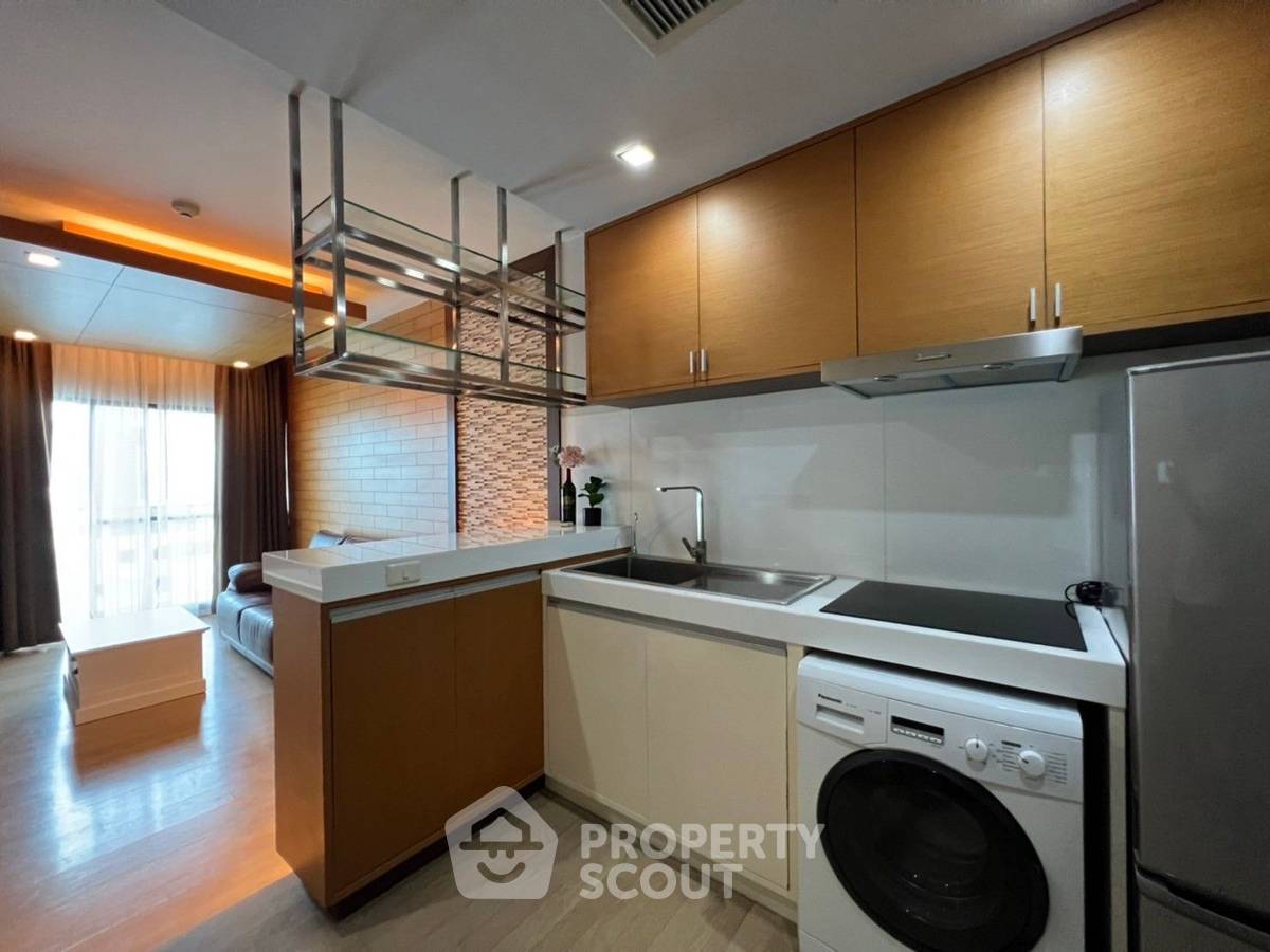 รูป คอนโด 1 ห้องนอน 48 ตร.ม. ในนอร์เบิล รีไฟน์ พร้อมพงษ์ 200 ม. ถึง BTS พร้อมพงษ์ (ID 515417) - รูปที่ 3/5