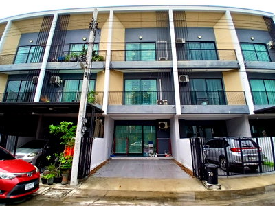 ทาวน์โฮม เขตมีนบุรี : ขายทาวน์โฮม ม.นลิน อเวนิว 5 รามอินทรา-มีนบุรี Tel.0999983897