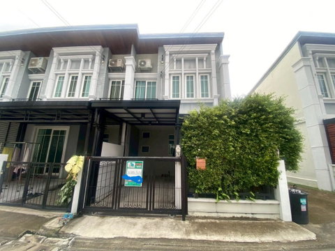 ขายทาวน์เฮ้าส์ 2 ชั้น หลังมุม หมู่บ้านโกลเด้นทาวน์ งามวงศ์วาน-แคราย บ้านสวย